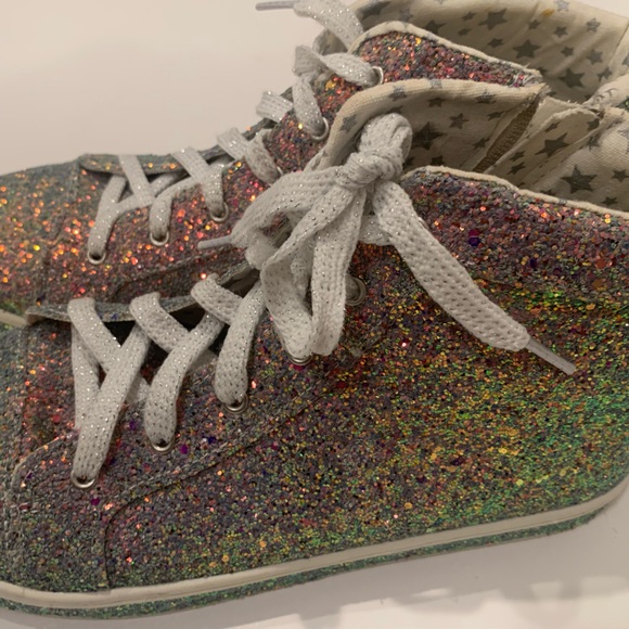 High tops - Picture 2 of 3